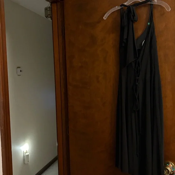 Venus midi halter tie dress - Picture 6 of 9